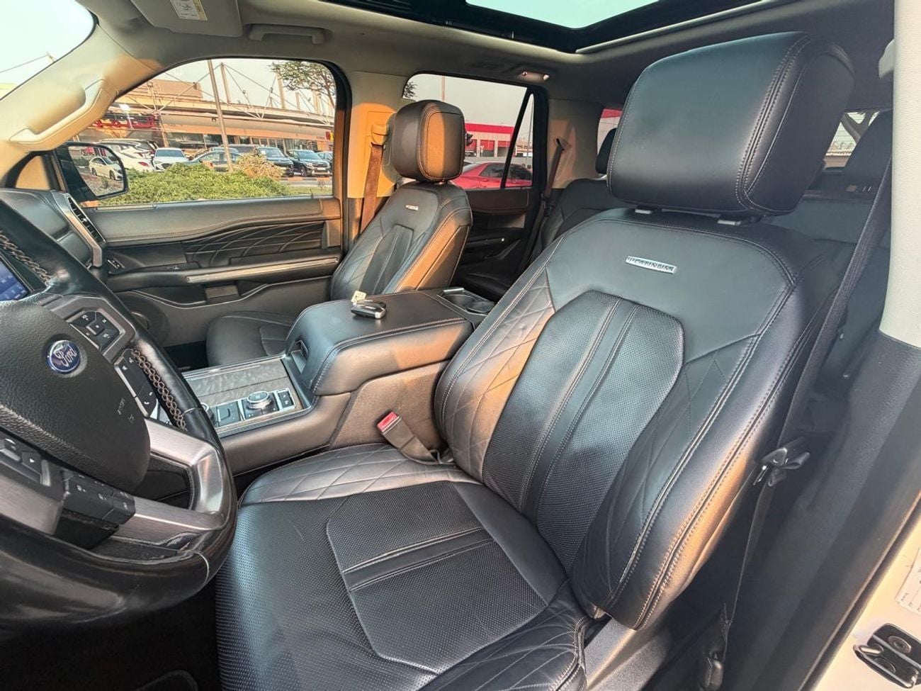 Ford Expedition PLATINUM Ford Expedition Platinum 2018 | GCC Specs | Full Option Full Service History Two Keys