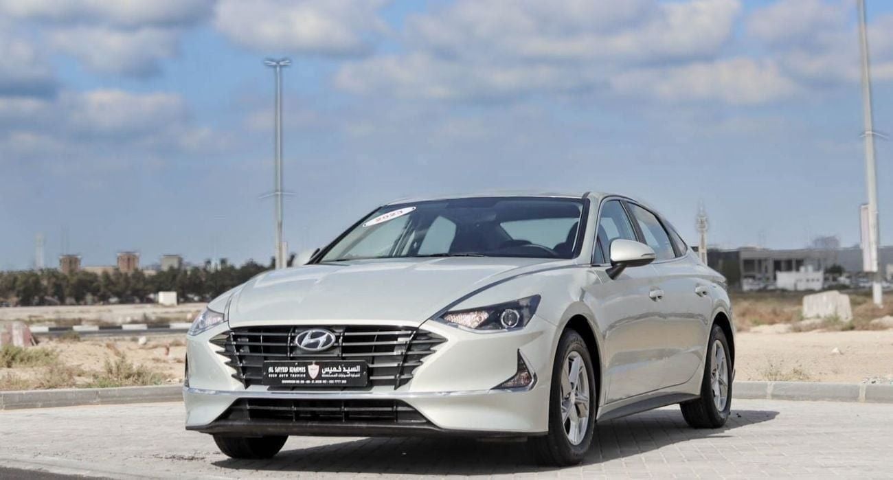 هيونداي سوناتا Smart 2.5L Hyundai Sonata 2023 GCC accident-free in excellent condition 1388 P.M