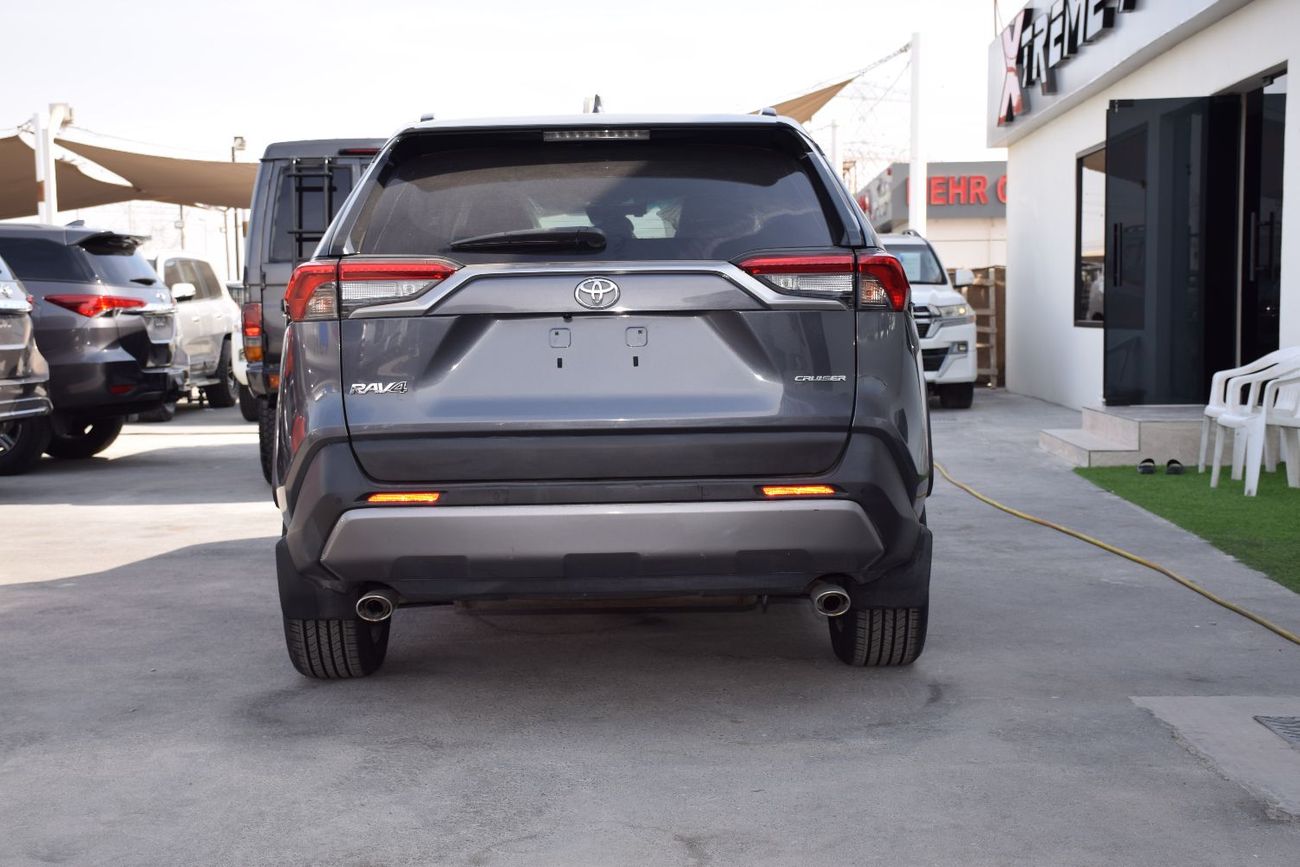 Toyota RAV4 LE 2.0L FWD