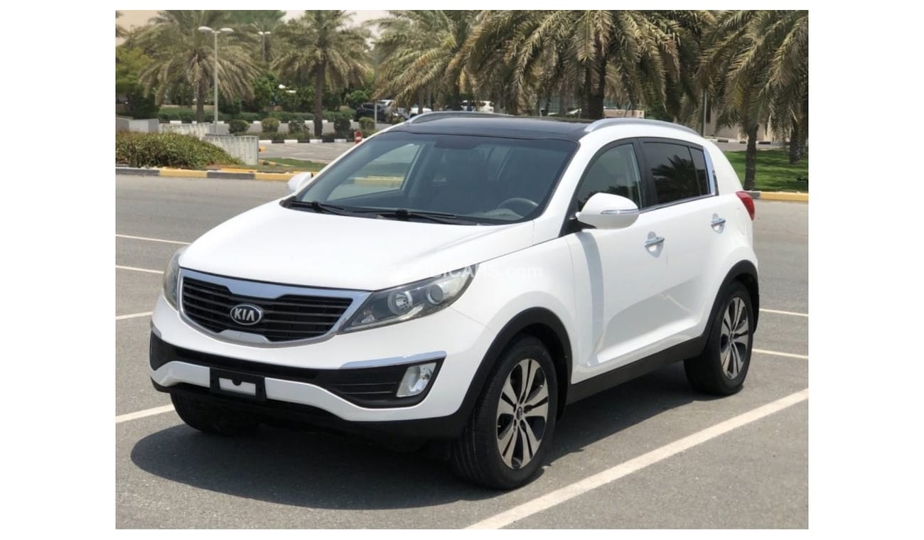 Kia Sportage MODEL 2013 GCC CAR PERFECT CONDITION INSIDE AND OUTSIDE FULL PANORAMIC ROOF