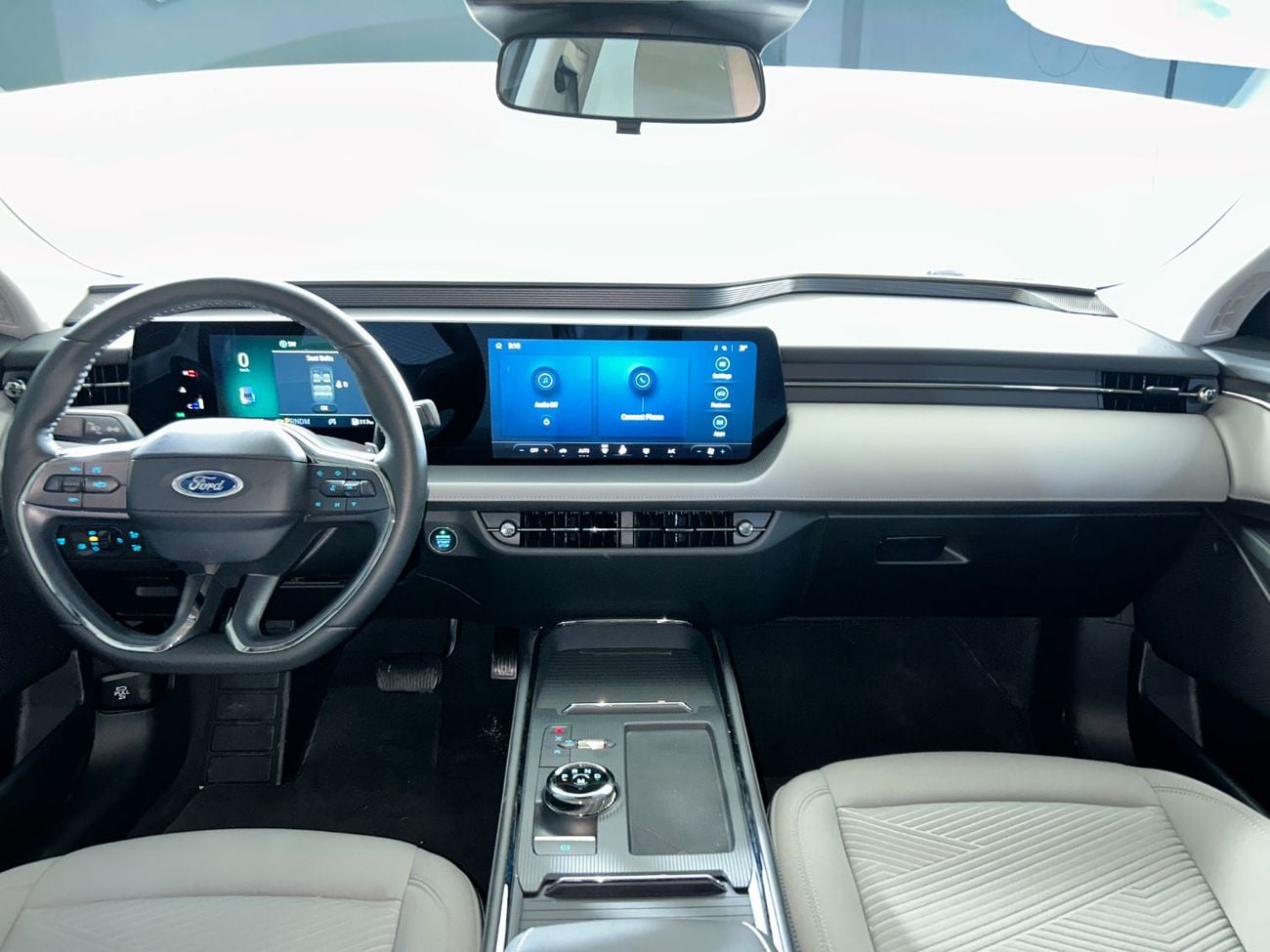 Ford Taurus AMBIENTE TPC1224N / AL TAYER MOTORS AL QOUZ SHOWROOM