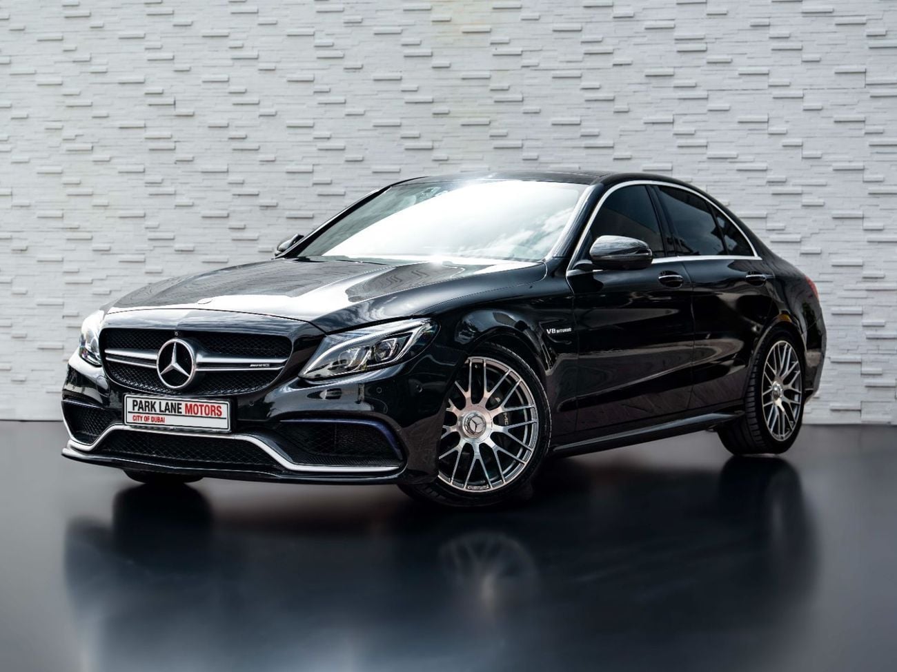 Mercedes Benz C63 AMG Std 4.0L Sedan