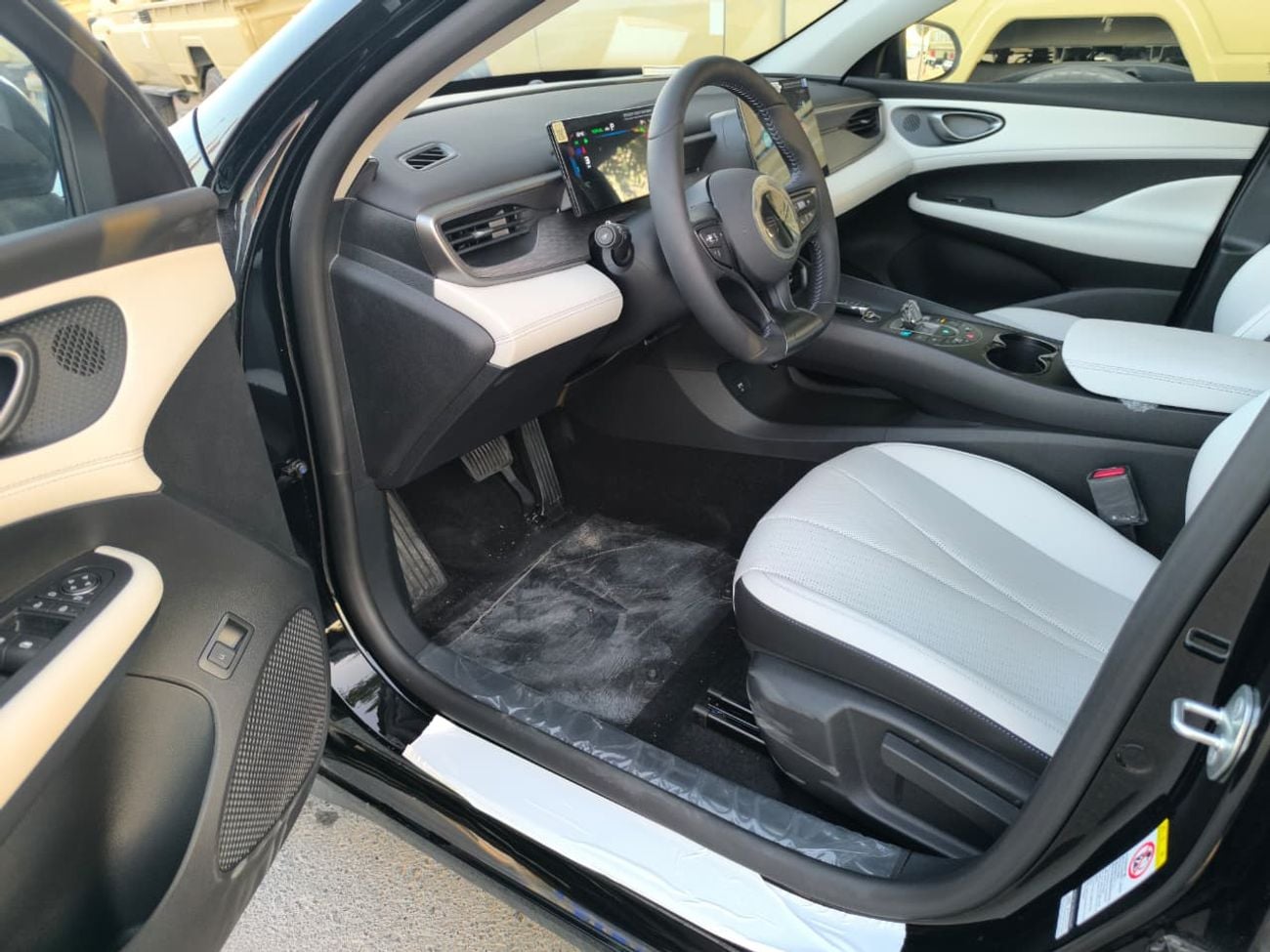 BYD Seal 05 DM-i (Plug In Hybrid) STD (NON GCC) 55km Ev Range 2025 Model