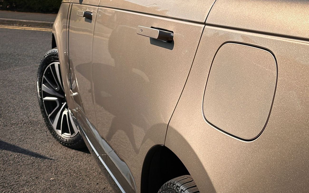 لاند روفر رينج روفر Autobiography 3.0L P460e LWB Right Hand Drive