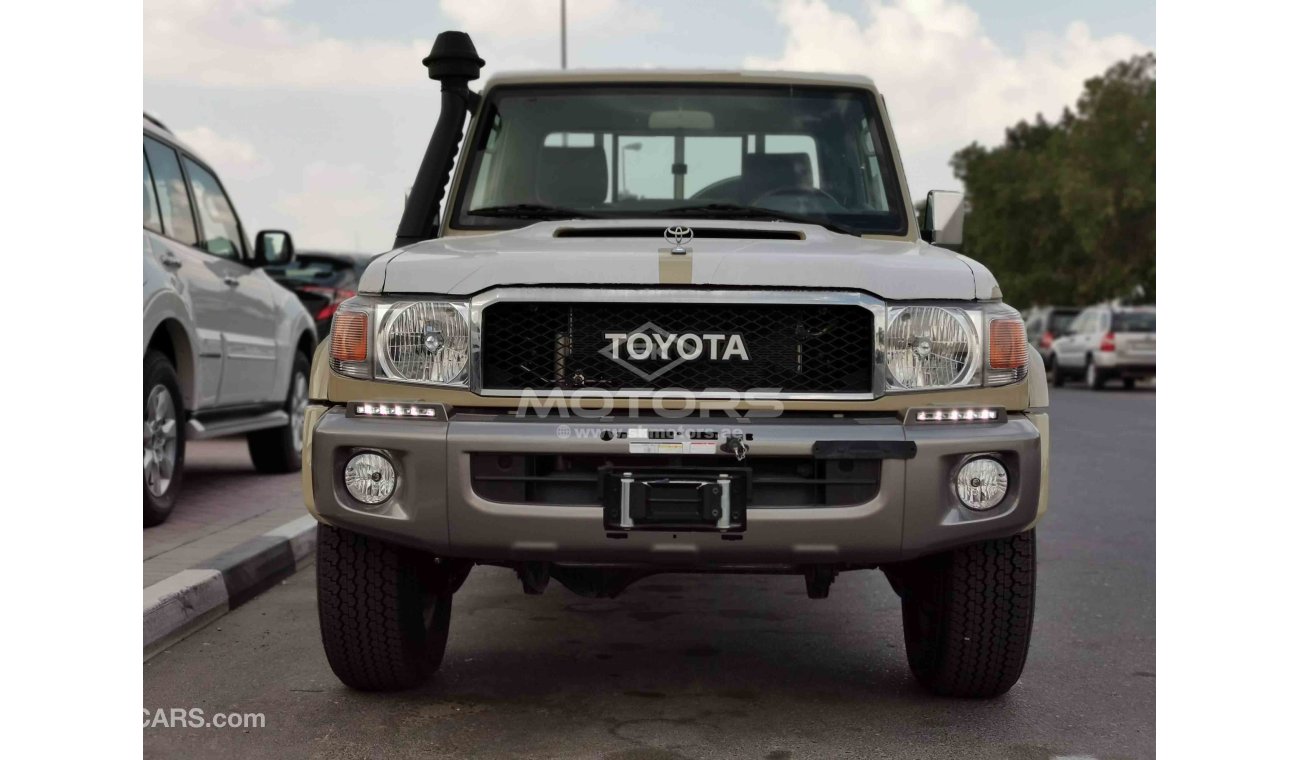 Toyota Land Cruiser Pick Up 4.5L, DIESEL, 4WD, 16" ALLOY RIMS, XENON HEADLIGHTS (CODE # LCSC01)