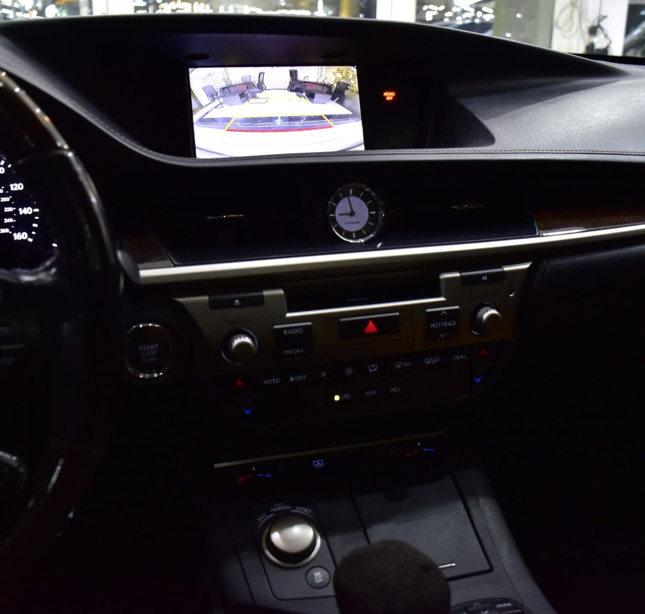 لكزس ES 350 PLATINUM EXCELLENT DEAL for our Lexus ES350 ( 2015 Model ) in Silver Color American Specs