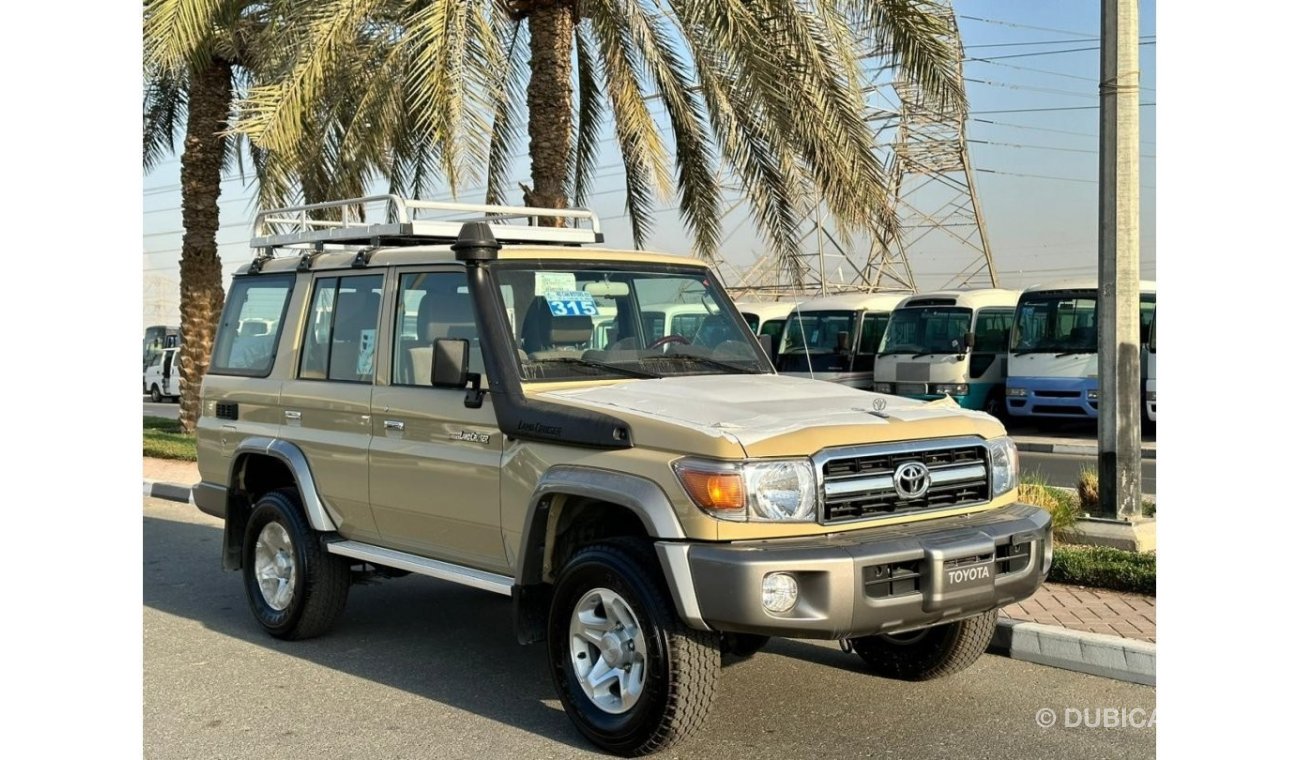 تويوتا لاند كروزر هارد توب TOYOTA LAND CRUISER 4.0 HARDTOP PETROL