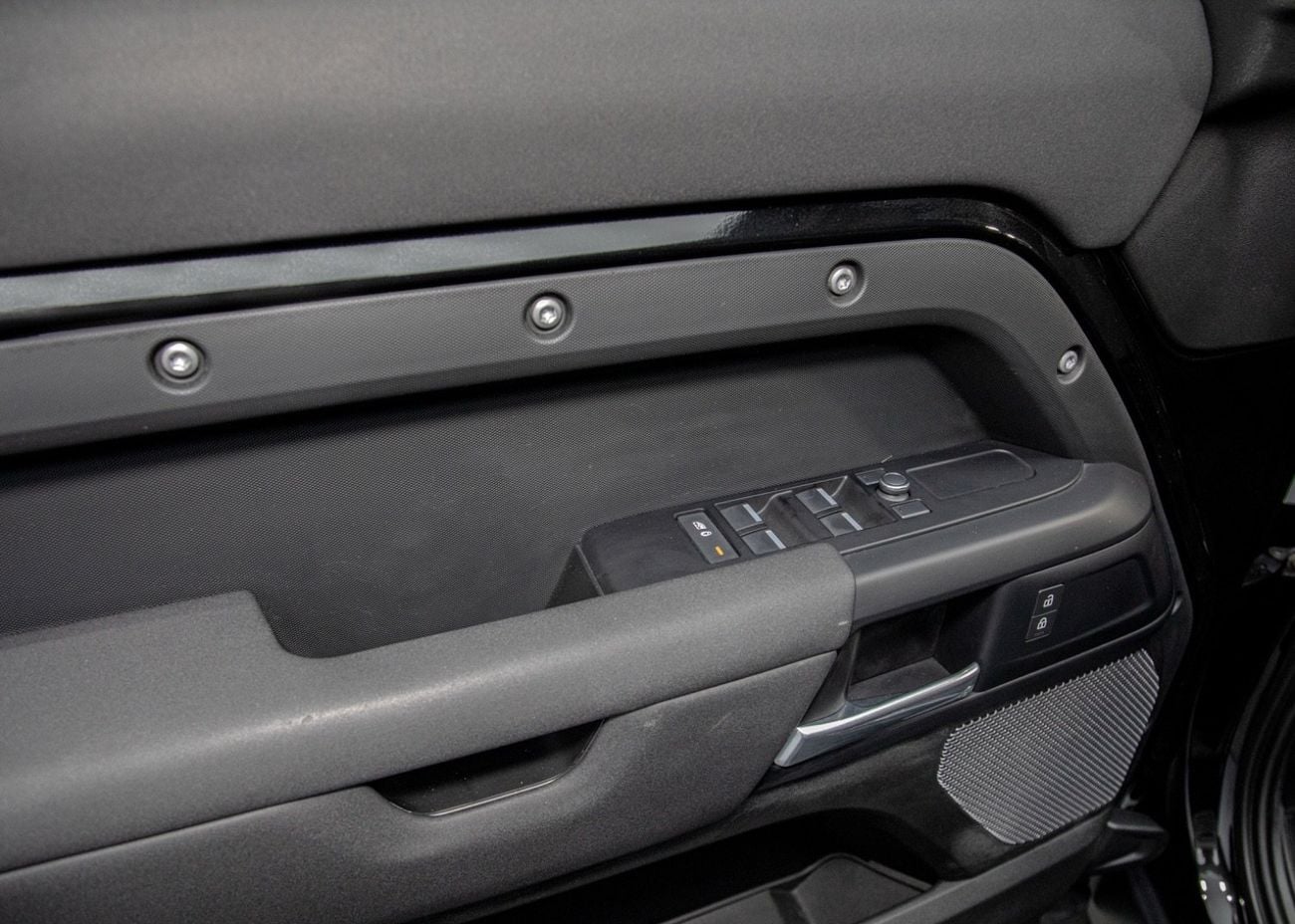 لاند روفر ديفندر P300 110 S 2.0L (7 Seater)