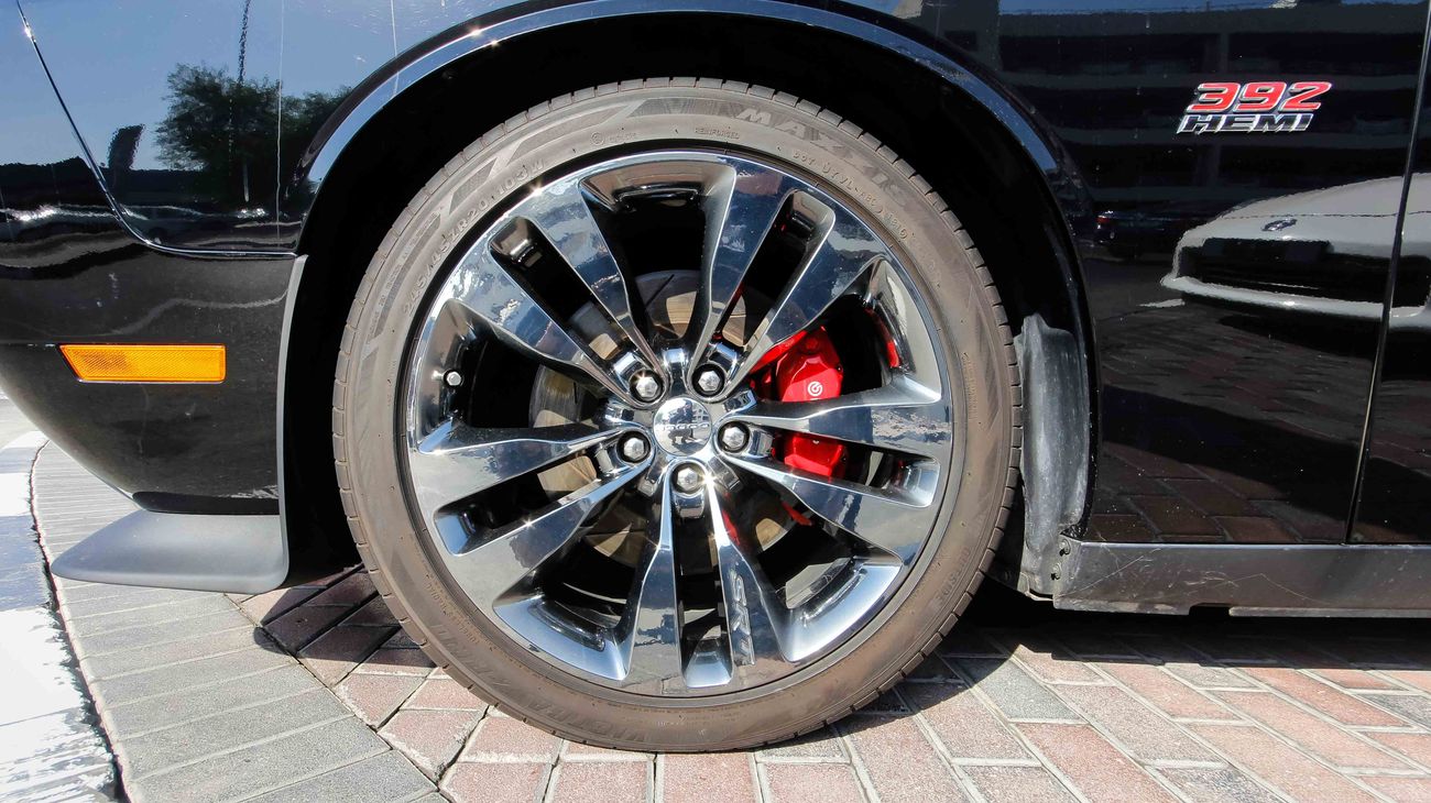 Dodge Challenger HEMI 392 SRT