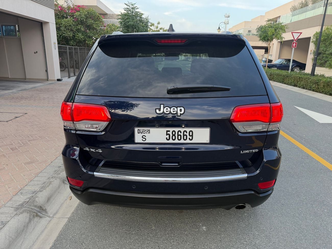 جيب جراند شيروكي Limited Plus 3.6L