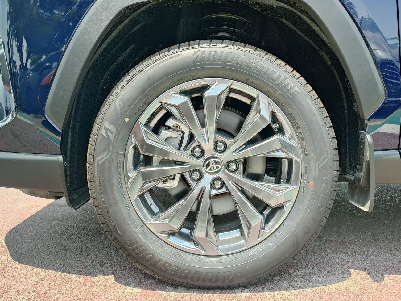 Toyota RAV4 Full Option 2.0L  - 4WD With Sunroof, Push Start & Leather Seats (CODE # XLE)