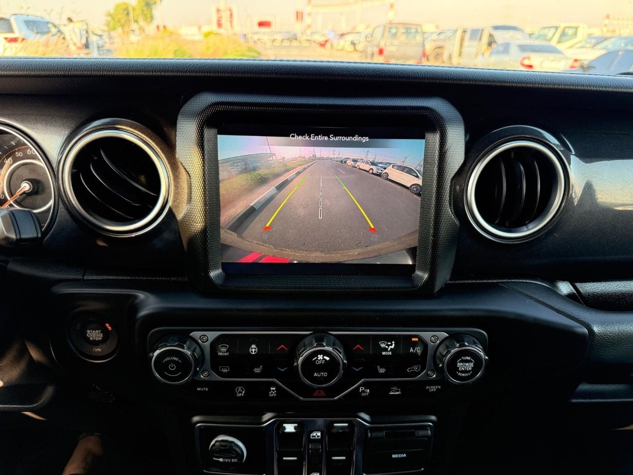 جيب رانجلر Unlimited Sahara 2.0L A/T