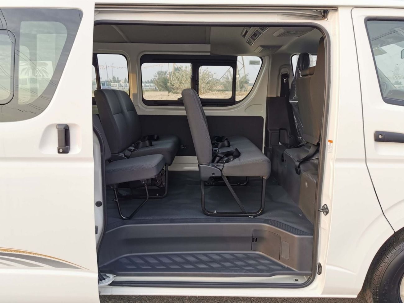 تويوتا هاياس STANDARD ROOF / M/T / 2.5L DIESEL / 15 SEATER / EXPORT ONLY ANGOLA (CODE # HD25ST15)