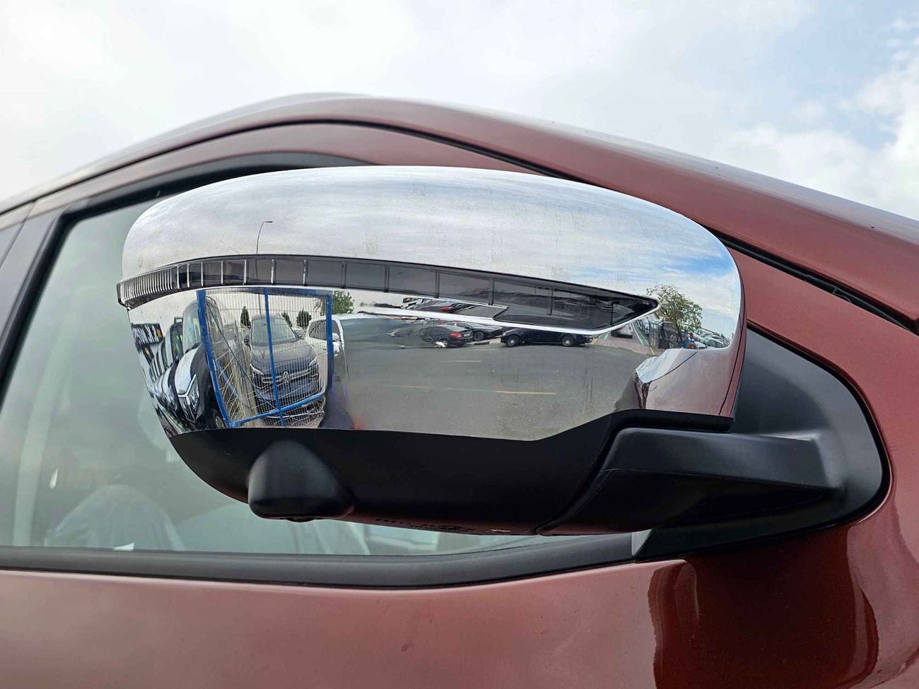 Nissan XTerra PLATINUM / 2.5L / LEATHER SEATS WITH "4" CAMERAS  (CODE # 67964)