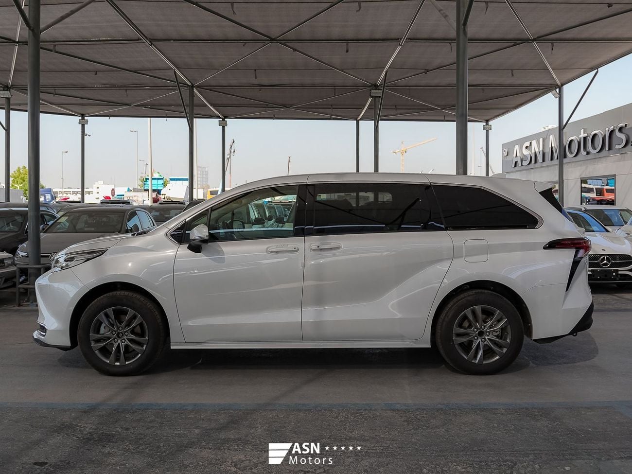Toyota Sienna  2.5L Dual-Engine 2WD 2025 (Clearance Price)