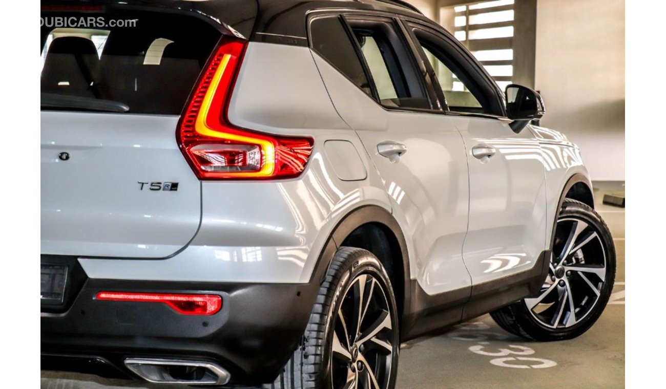 فولفو XC 40 Volvo XC40 T5 R-Design 2018 GCC under Agency Warranty with Zero Down-Payment.