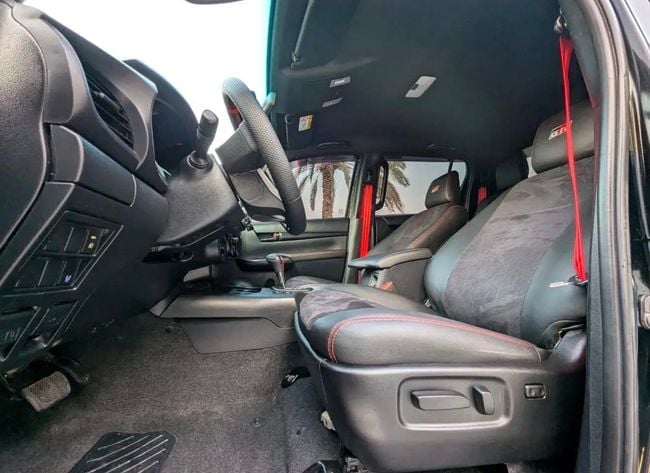 Toyota Hilux 2021 FACELIFTED 2025 GR SPORT GCC IN EXCELLENT CONDITION, миниатюра 23