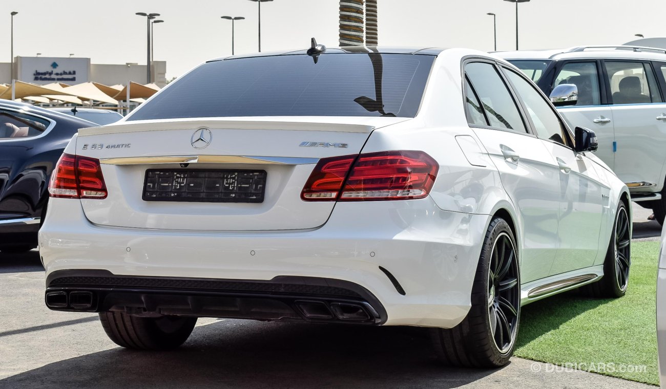 Mercedes-Benz E300 خليجي مالك واحد تشيكات وكالة بلكامل ضمان لغاية ٢٠٢١ كيت 63 وكالة