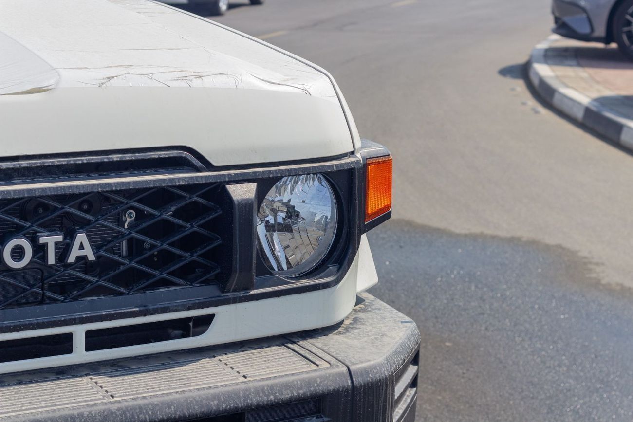 تويوتا لاند كروزر بيك آب EXPORT ONLY - LC79 2.8L T/DSL STD-E (Diesel)