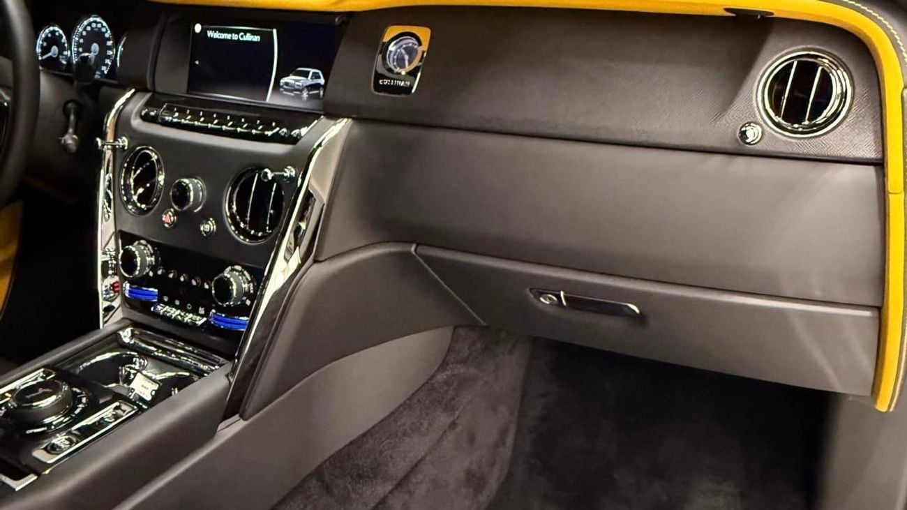 Rolls-Royce Cullinan Silver badge