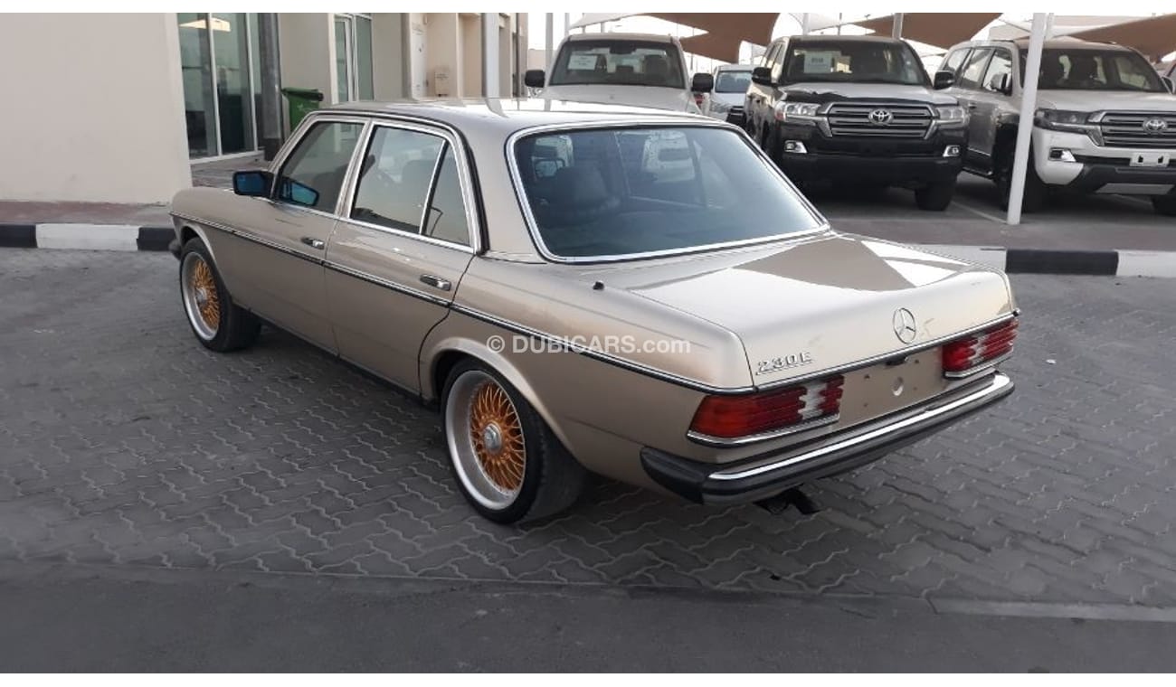 Mercedes-Benz 230 E 1984 Mercedes Full options with sunroof A.C. Manuel Gear
