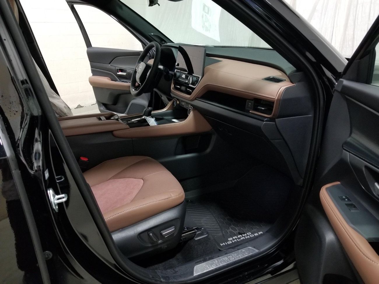 تويوتا جراند هايلاندر 26/26 model year PLATINUM HYBRID MAX