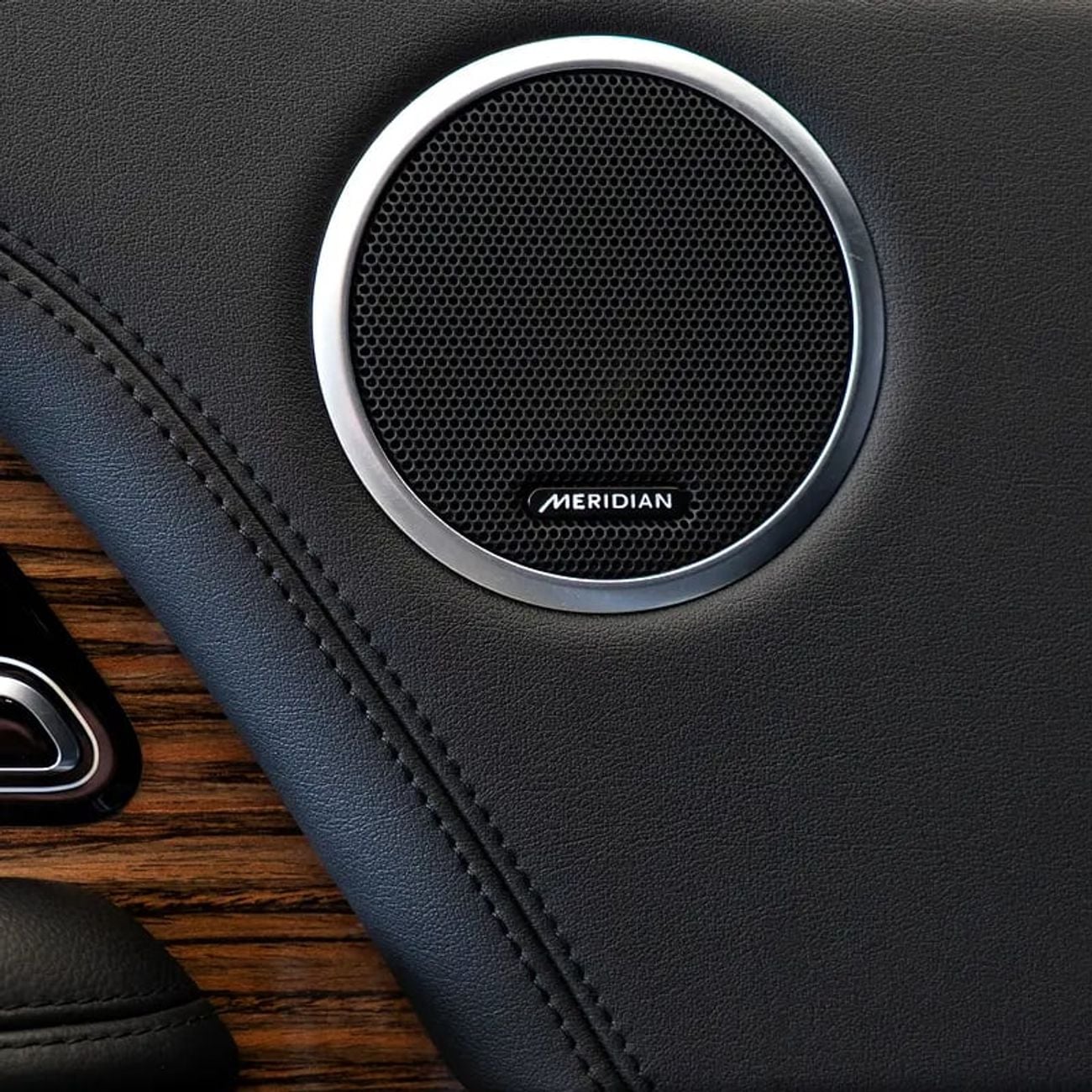 لاند روفر رينج روفر Vogue SE 5.0L 2,682 pm • 0% Downpayment • Vogue SE • 1 Year Warranty