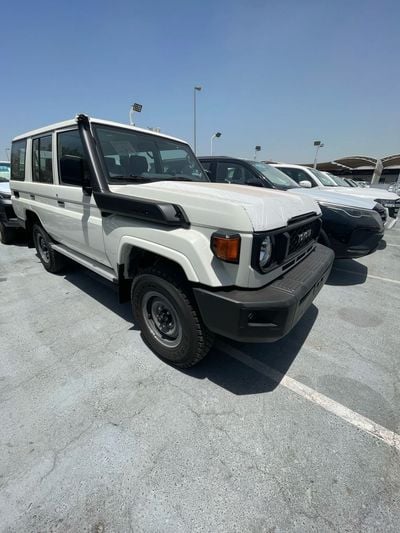 Toyota Land Cruiser 70 LC76 4.2 MT basic P/W & no diff lock 2025