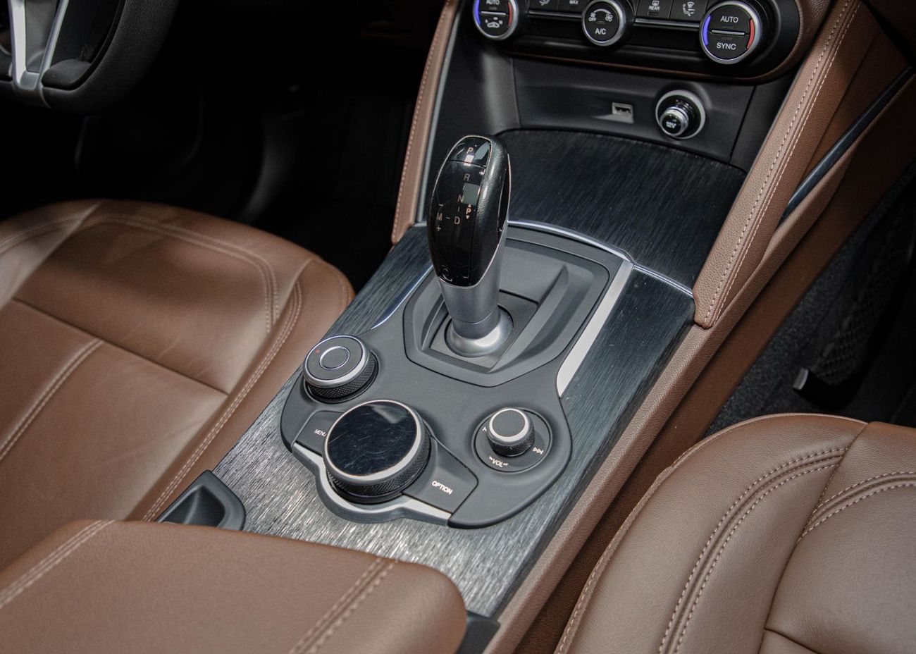 Alfa Romeo Stelvio Super 2.0L 1,650x60 • 20% DP • 2020 Alfa Romeo Stelvio Q4 • Warranty Available • GCC •