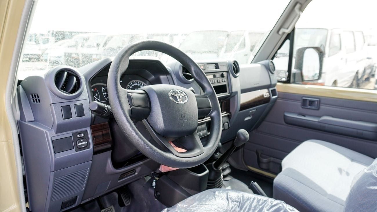 Toyota Land Cruiser 70 HT VXR 4.0 L V6