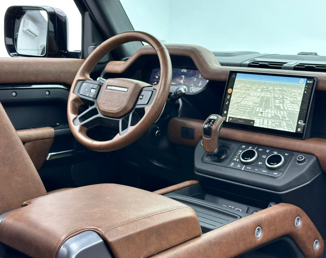 لاند روفر ديفندر 2022 Land Rover Defender 110 V8 Edition, Sep/2026 Land Rover Warranty, Nov/2027 Land Rover Service P