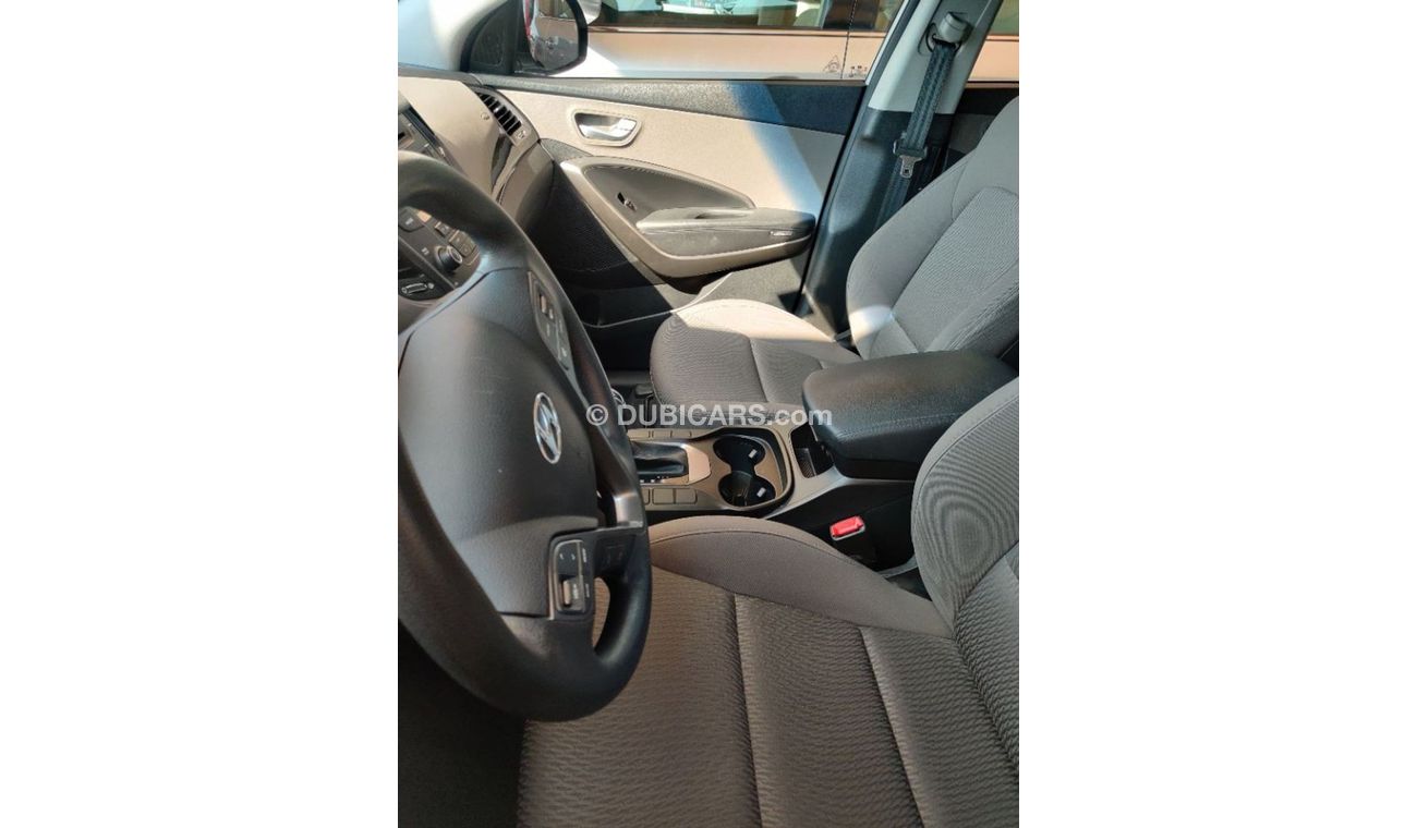 Hyundai Santa Fe 2015 V6 GCC specs grand Santa Fe 3.3 ltr 2nd options