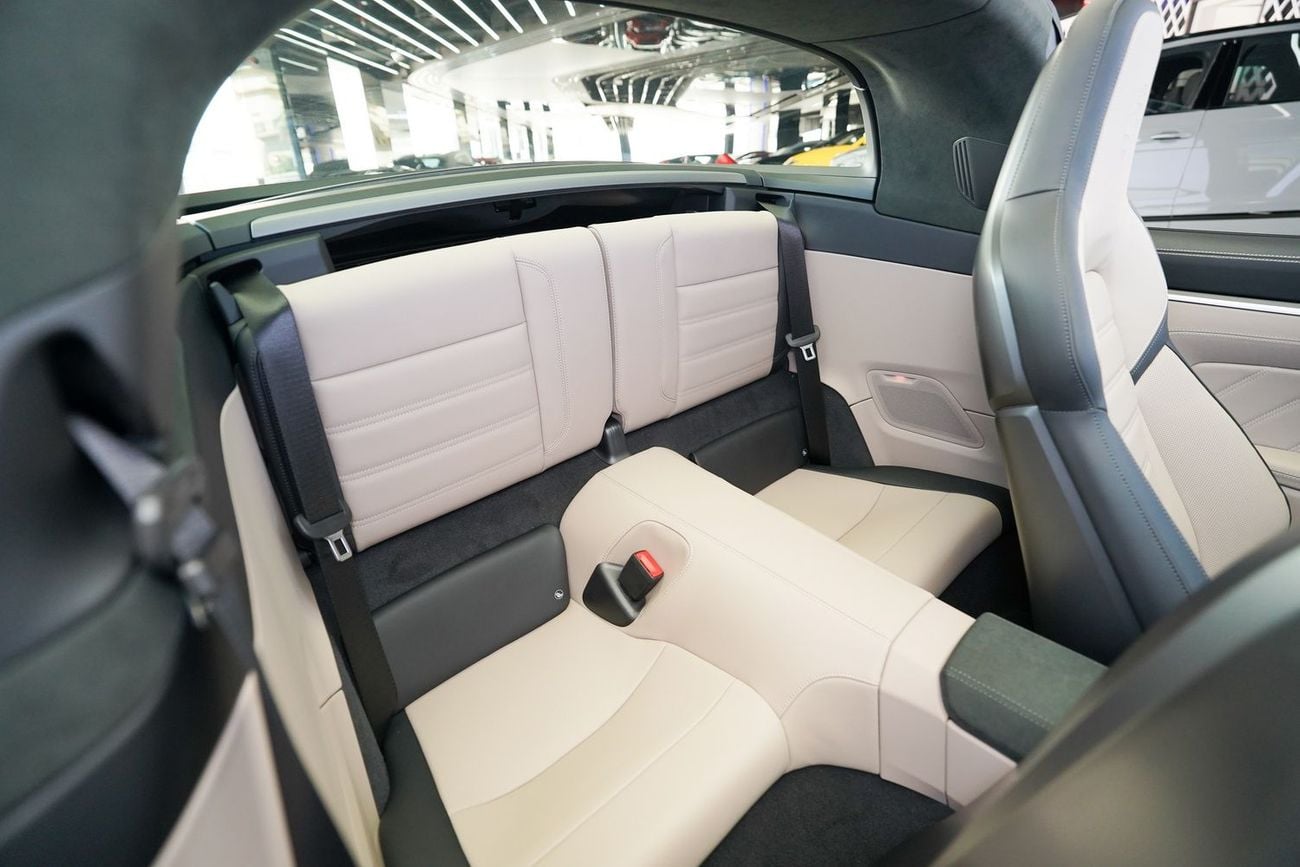 Porsche 911 Targa 4GTS 3.0L (450 HP)