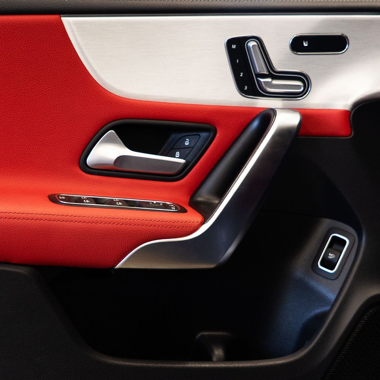 مرسيدس بنز CLA 250 Premium + 2.0L