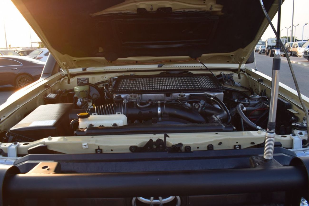 Toyota Land Cruiser 70 GXL