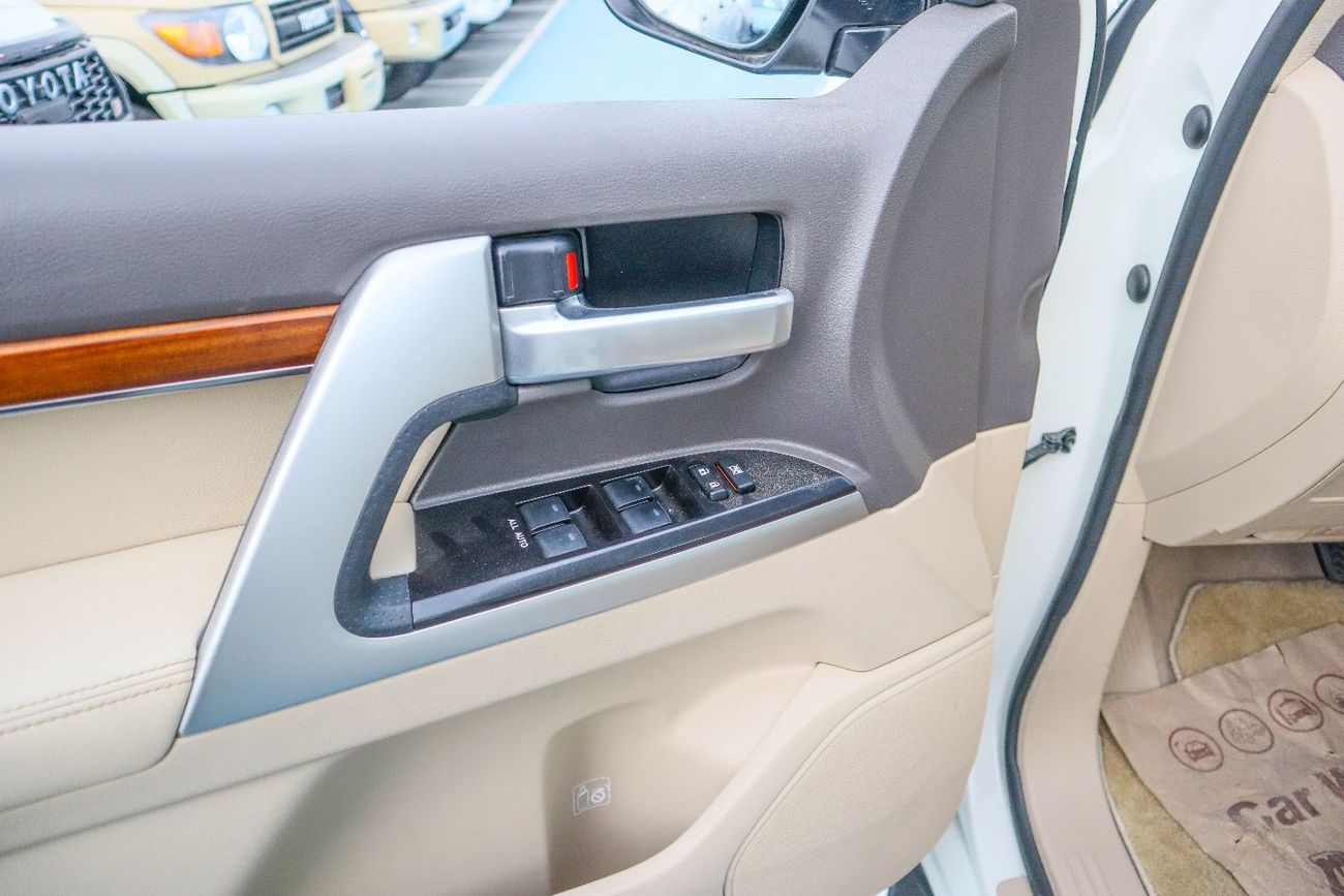 Toyota Land Cruiser Toyota Land Cruiser VXR white Edition 5.7L V8 2018