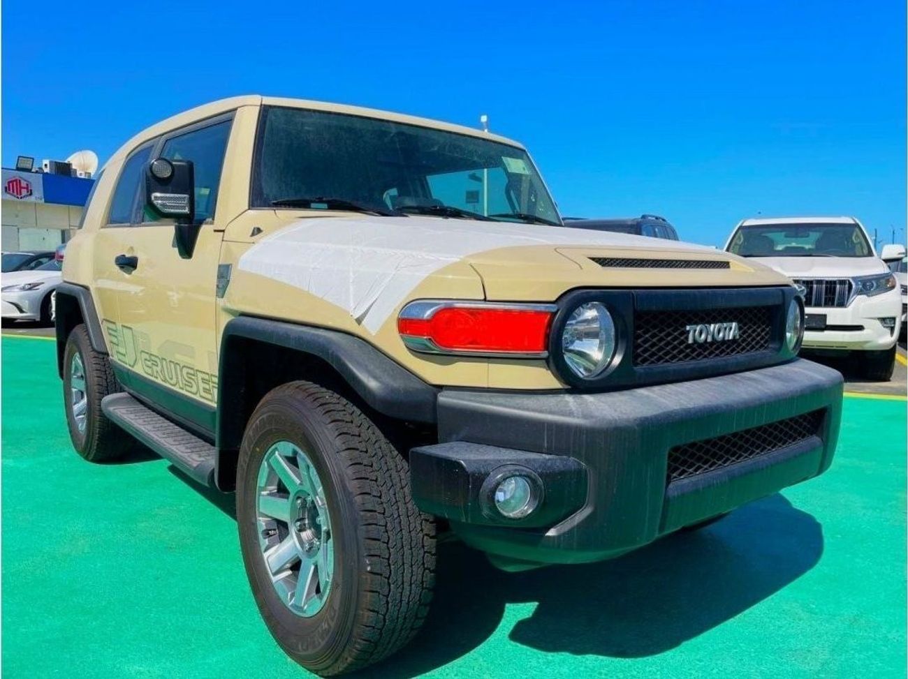 Toyota FJ Cruiser 2023 White color 4WD 4.0L petrol