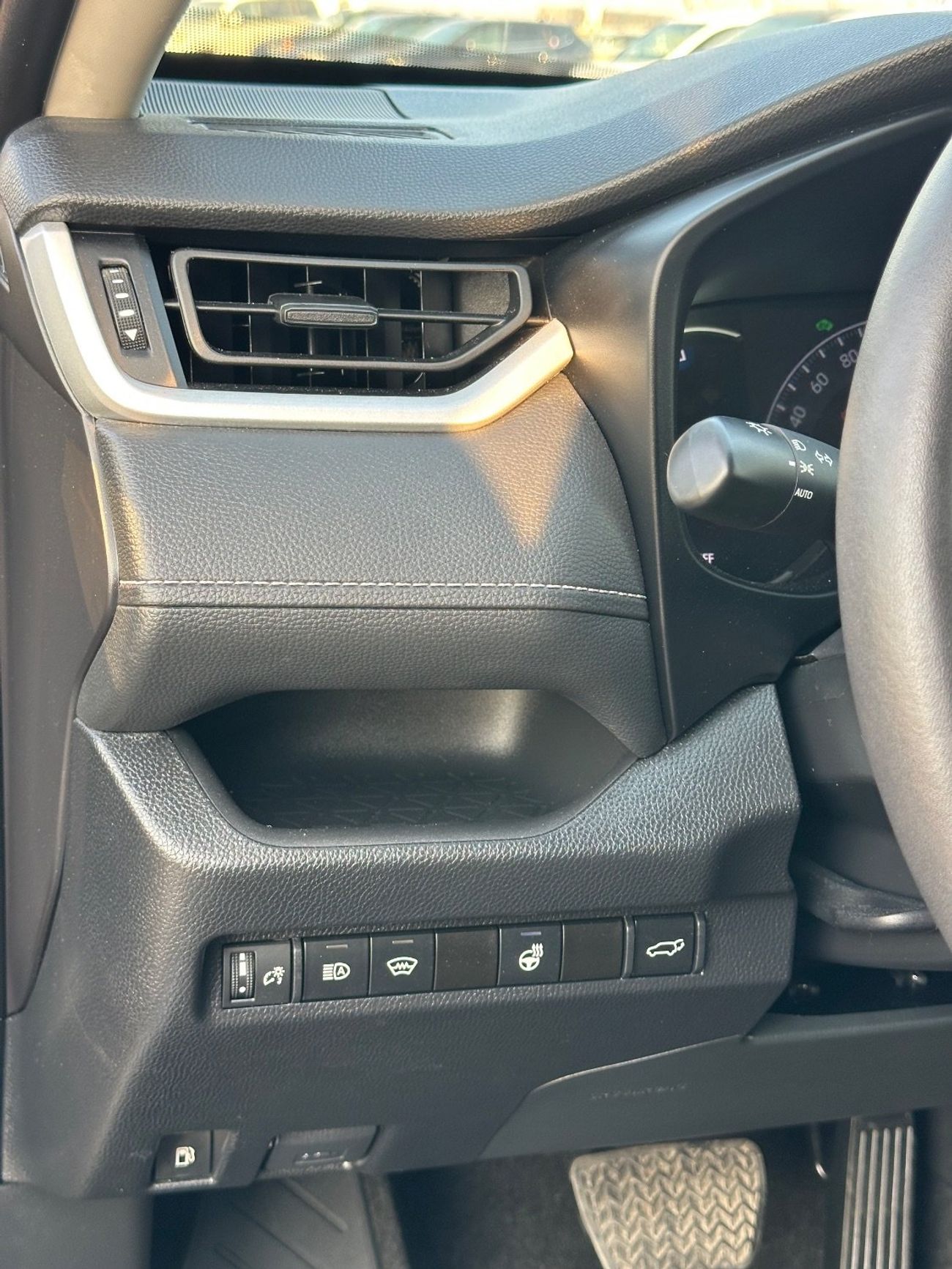 Toyota RAV4 hybrid XLE 2.5L | Sunroof Full option