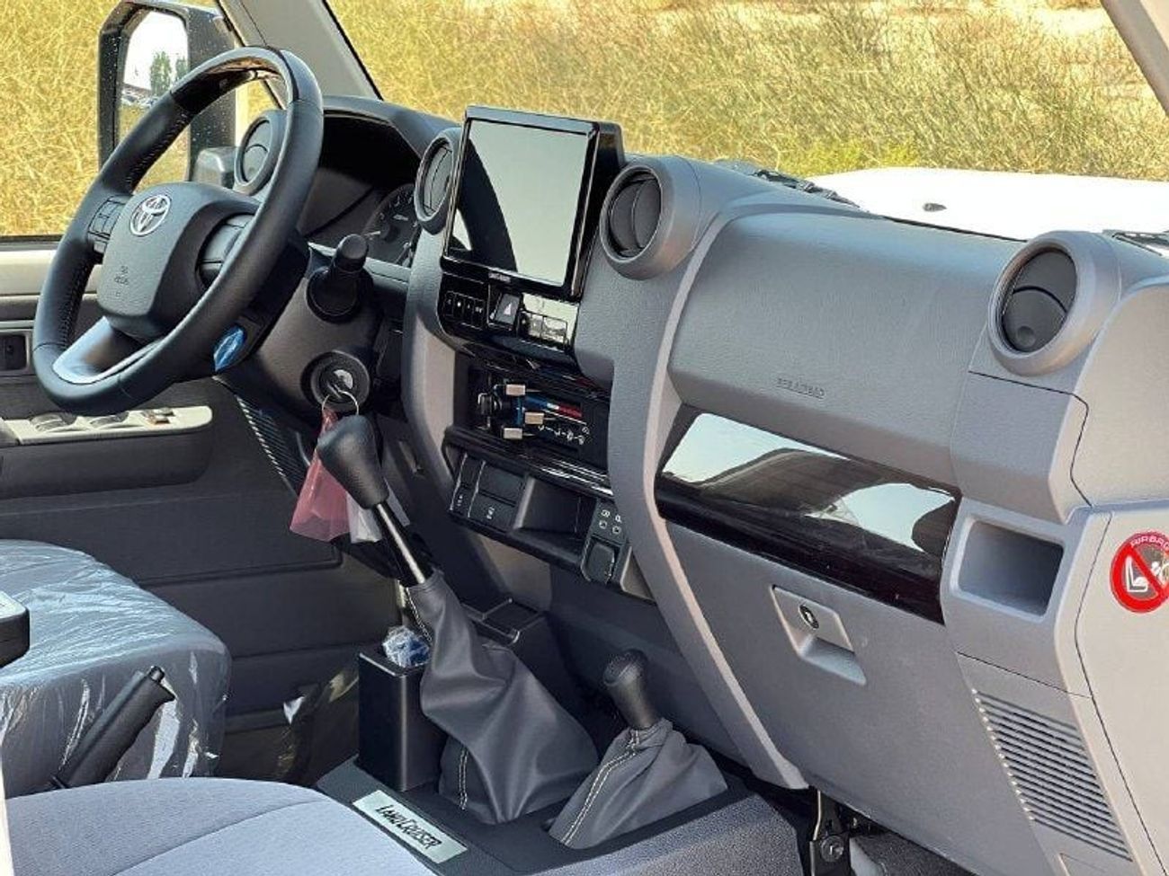 Toyota Land Cruiser 70 LC76 2.8L DSL M/T // 2025 // HIGH OPTION WITH WINCH , FRIDGE , DVD & BACK CAMERA // SPECIAL OFFER //