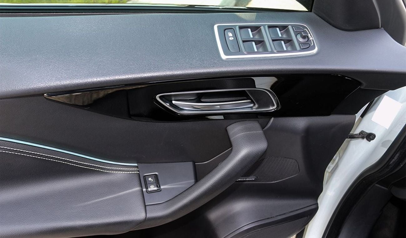 جاكوار F بيس R-Sport 2.0L