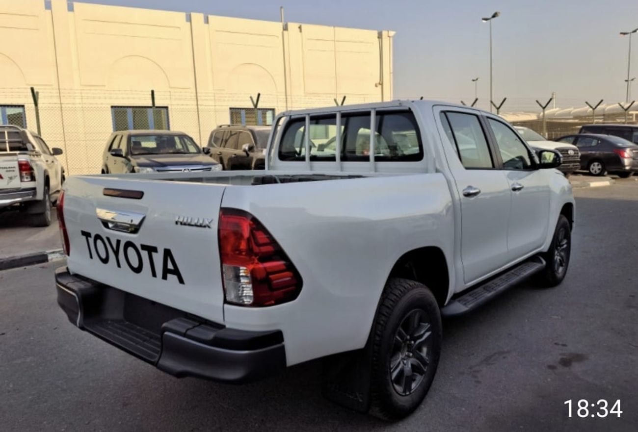 Toyota Hilux Toyota Hilux pickup double cabin manual gear diesel 2.8L wide body  mid option