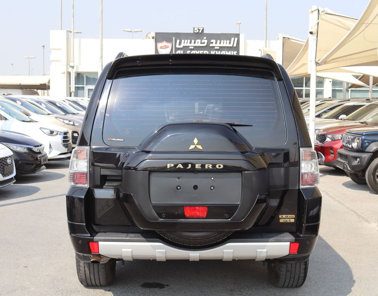 Mitsubishi Pajero GLS 3.8L Mitsubishi Pajero 2020 -GCC- Accident-free -7seats - 3.8L-V6 - KM 92000 - In excellent cond