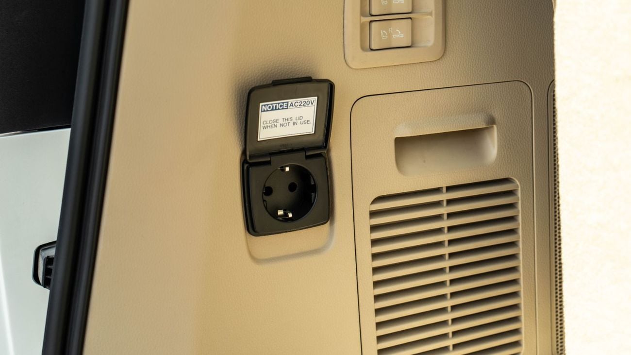 Toyota Land Cruiser VX | 4.0L | V6 |2025