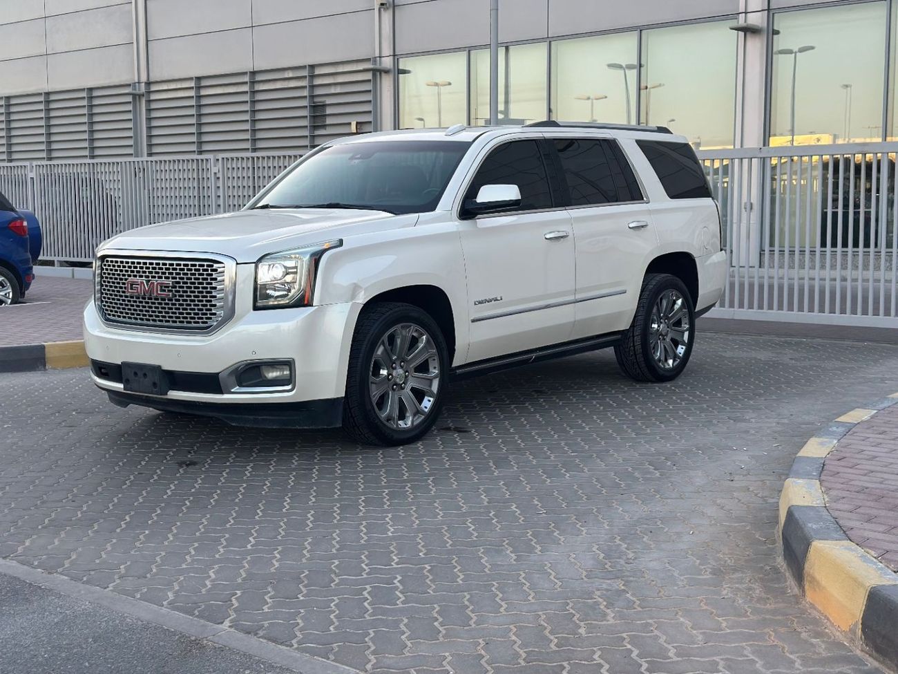GMC Yukon Denali 6.2L (8 Seater)