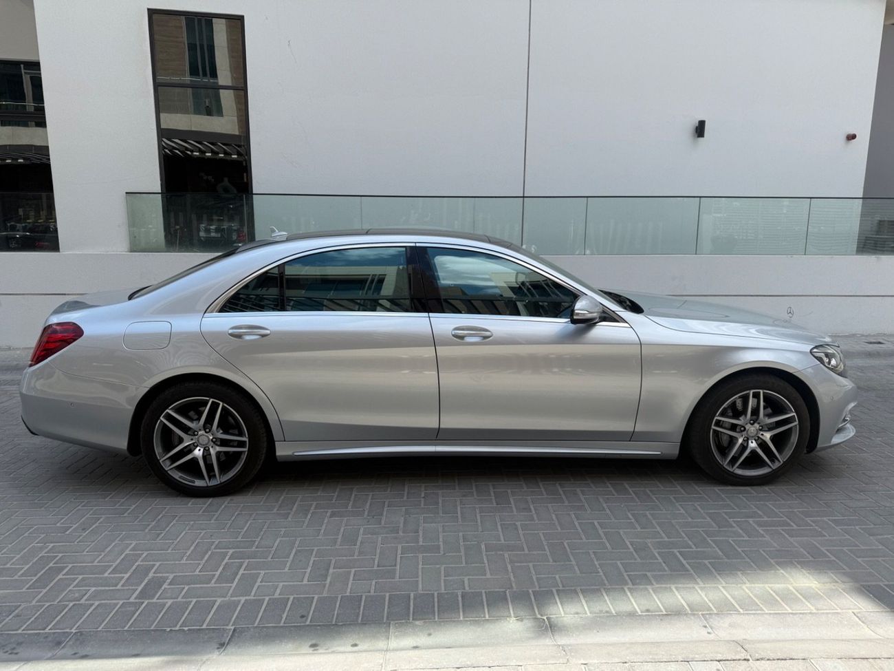 Mercedes-Benz S 500 AMG 4.7L AMG Line* Low Mileage*Chauffeur*TV*Massage*Panoramic Roof
