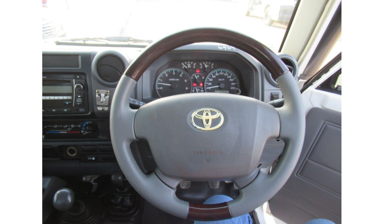 تويوتا لاند كروزر بيك آب TOYOTA LAND CRUISER PICK UP RIGHT HAND DRIVE (PM984)