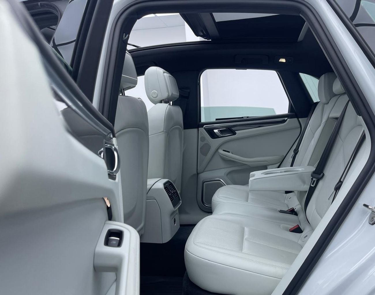 Porsche Macan GTS 2.9L (435 HP) 2023 Porsche Macan GTS, 2026 Porsche Warranty, Carbon Fiber Package, Fully Loaded,