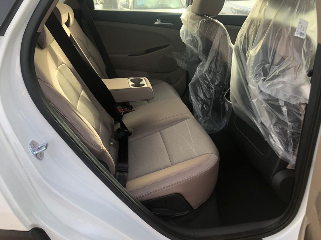 Hyundai Tucson 2.0L MODEL 2021 HAND BRAKE UP, 2 ELECTRIC SEATS, DVD CAMERA EXPORT ONLY