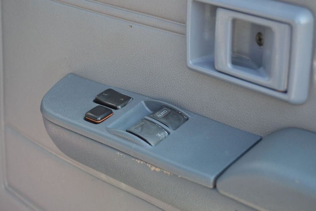 تويوتا لاند كروزر بيك آب Single cabin