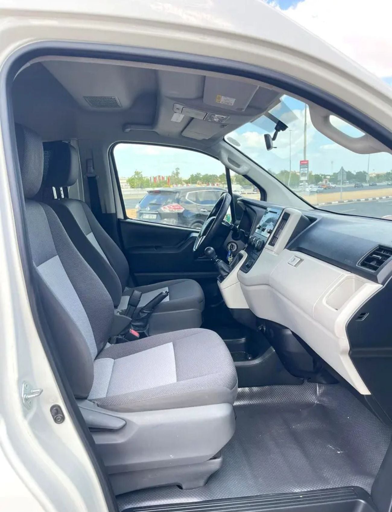 تويوتا هاياس GL Toyota Hiace 2021Model 3.5L V6 petrol Engine Colour White Transmission Manual Interior grey  Key